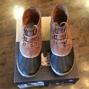 Women’s Sorel waterproof Boots. Size 8.5 USA